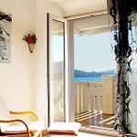 In With Seaview, Terrace, Air Condition, Wifi Apartment Trogir