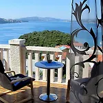 In With Seaview, Terrace, Air Condition, Wifi Apartment Trogir