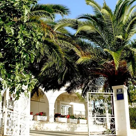 In With Seaview, Terrace, Air Condition, Wifi Apartment Trogir