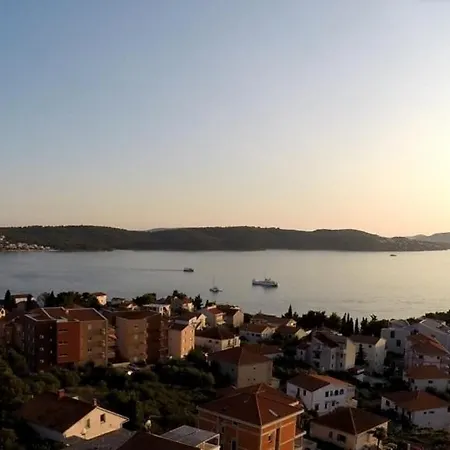 In With Seaview, Terrace, Air Condition, Wifi Apartment
