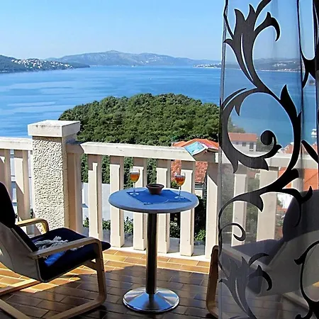In With Seaview, Terrace, Air Condition, Wifi Apartment Trogir